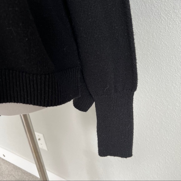 Fashion v neck black sweater - Picture 2 of 2